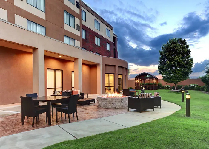 Courtyard By Marriott Anniston Oxford